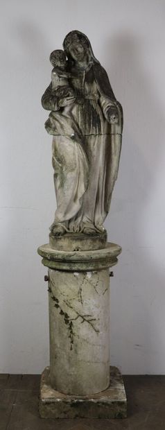 null Vierge à l'enfant en pierre sculptée , sur une colonne formant piédestal. 

XIXème...