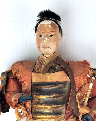 null JAPON, XIXème siècle.

Poupée ningyo figurant un samouraï. 

H_18 cm

accid...