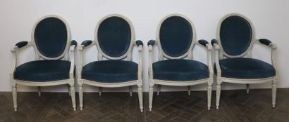 null Set of four cabriolet armchairs in moulded and carved wood, white lacquered....