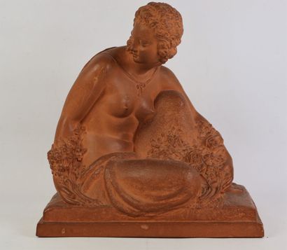 null Marcel André BOURAINE (1886-1948).

Femme aux fleurs. 

Sculpture en terre cuite,...