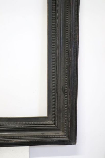 null Important cadre en bois teinté noir à profil creux dans le style du XVIIème...
