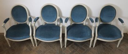 null Set of four cabriolet armchairs in moulded and carved wood, white lacquered....