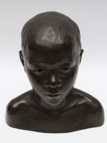 null H. VIERNE.

Bust of a young Asian man with a plait.

Bronze with brown patina,...