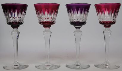 null BACCARAT.

Suite de douze verres à vin du Rhin « Roëmers » modèle « Piccadilly »...
