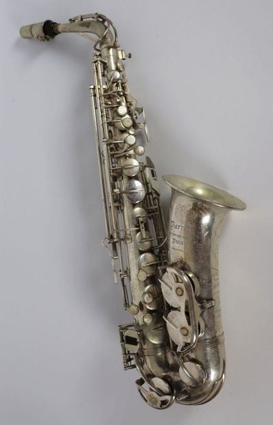 null PIERRET, Paris, 207 boulevard Voltaire.

Saxophone en laiton argenté, modèle...