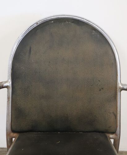 null Robert MALLET-STEVENS (1886-1945).

Deux chaises relaquées bleu et un fauteuil.

H_83...