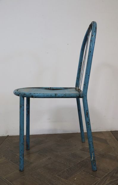 null Robert MALLET-STEVENS (1886-1945).

Deux chaises relaquées bleu et un fauteuil.

H_83...