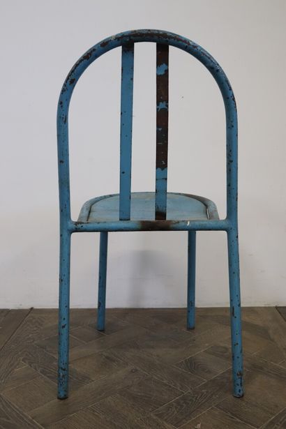 null Robert MALLET-STEVENS (1886-1945).

Two blue relaquered chairs and an armchair.

H_83...