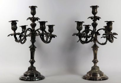 null A pair of five lights candelabra in silver plated bronze.

19th century.

H_41...