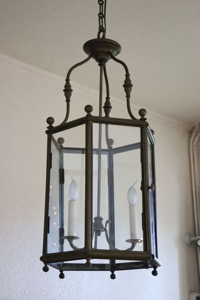 null Importante lanterne de vestibule en bronze et laiton.

H_125 cm et H_83 cm,...