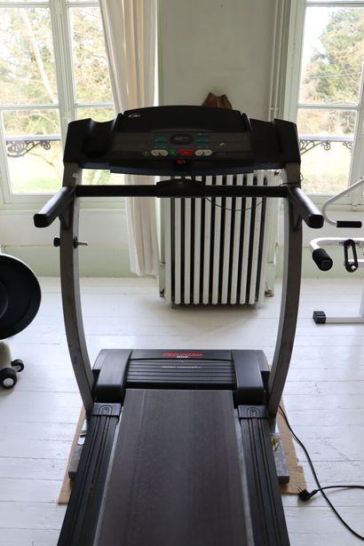 null Ifit Pro-form 600 Quiet Treadmill.

H_130 cm L_174 cm