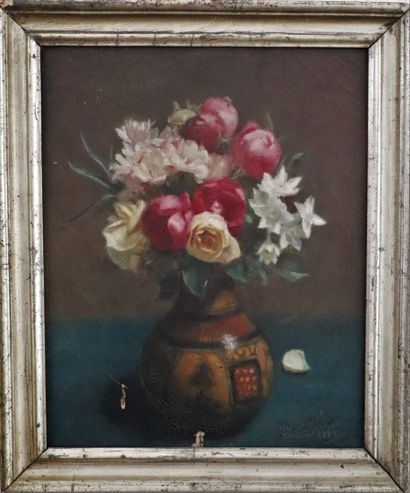 null Marie-Rose CAYRON-VASSELON (XIX-XXème).

Bouquet de fleurs dans un vase berbère.

Huile...