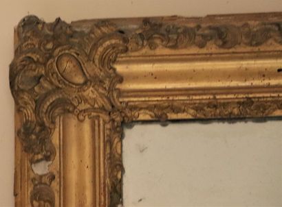 null Miroir de trumeau en bois et stuc doré.

Epoque Napoléon III.

H_144 cm L_107...