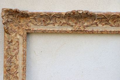 null Cadre en bois et stuc doré de style Louis XV.

H_119 cm L_76 cm. 

H(vue)_97...