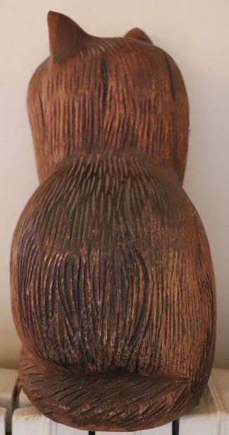 null Cat.

Contemporary sculpture in wood.

H_31,5 cm