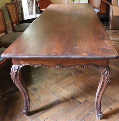 null Table de salle-à-manger en bois mouluré et sculpté.

Style Louis XV.

H_78 cm...
