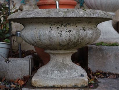 null Paire de vases de jardin à godrons, en ciment.

H_35 cm D_52 cm
