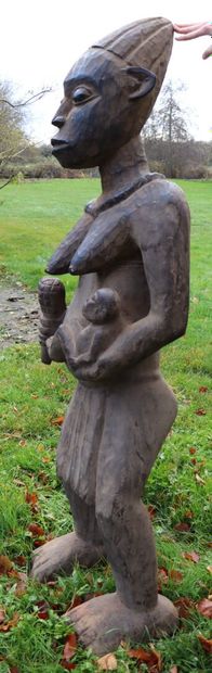 null AFRIQUE.

Couple.

Importante paire de statues en bois sculpté.

H_180 cm