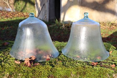 null Deux cloches à melon anciennes en verre soufflé.

H_44 cm D_42 cm.