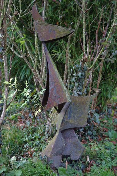 null POILPRE (1923-1987).

Oiseau, vers 1970.

Sculpture en plaques d'acier.

H_110...