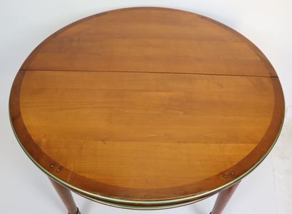 null 
Circular table and suite of four chairs in cherry wood, underlined by a line...