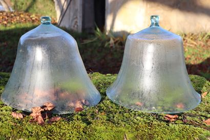 null Deux cloches à melon anciennes en verre soufflé.

H_44 cm D_42 cm.
