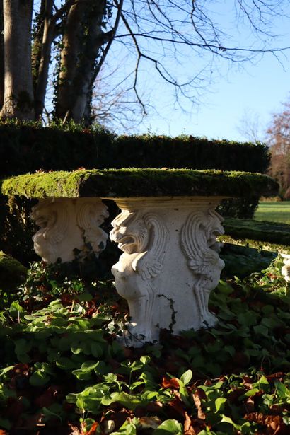 null Table and pair of benches in reconstituted stone, decorated with winged sphinxes.

H_69...