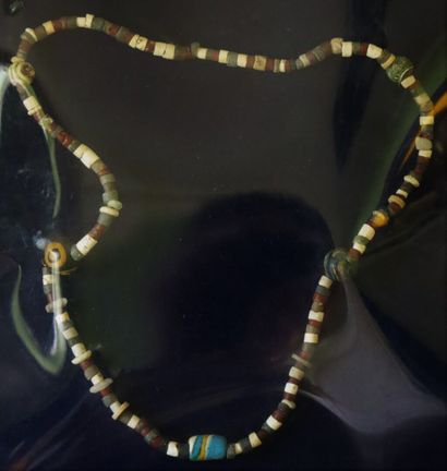 null Necklace made of antique beads, mainly syro-hittite