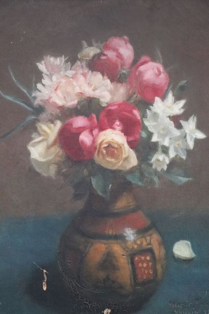 null Marie-Rose CAYRON-VASSELON (XIX-XXème).

Bouquet de fleurs dans un vase berbère.

Huile...