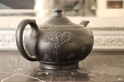 null WEDGWOOD.

Black bisque teapot called "black basalt".

H_13 cm L_23 cm