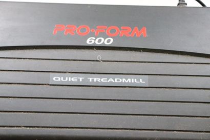 null Tapis de course Ifit Pro-form 600 Quiet Treadmill.

H_130 cm L_174 cm
