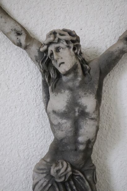 null Christ en marbre (patiné par le temps).

H_69 cm L_38 cm
