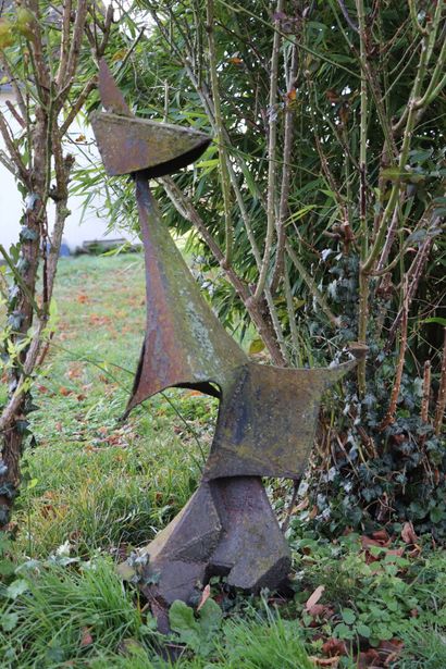 null POILPRE (1923-1987).

Bird, circa 1970.

Sculpture in steel plates.

H_110 cxm.

Provenance...
