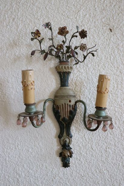 null Pair of sconces in polychrome wood, painted iron, porcelain and glass pendants.

Louis...
