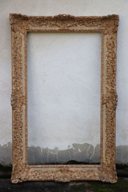 null Frame in wood and gilded stucco of Louis XV style.

H_119 cm L_76 cm. 

H(view)_97...