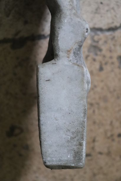 null Christ in marble (patinated by time).

H_69 cm L_38 cm