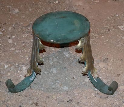 null Base in green lacquered iron and gilded.

H_29,5 cm D_28 cm