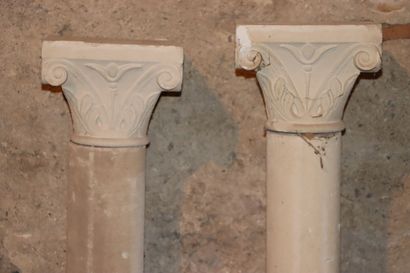 null Pair of columns with Corinthian capitals in plaster.

H_83 cm.

Another column...