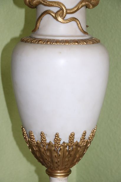 null Important vase in white marble and gilt bronze, the handles formed of snakes.

After...