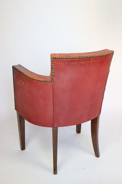null French work of Art Deco period.

Wood and red leather desk chair.

H_83 cm W_63...