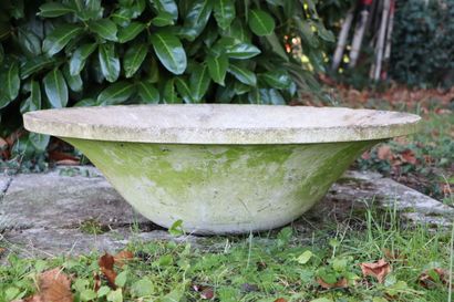 null Large vasque en ciment.

H_24 cm D_80,5 cm