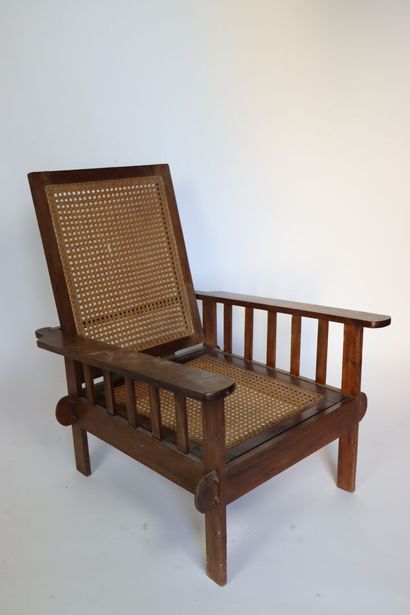 null TRAVAIL COLONIAL.

Paire de fauteuils entièrement démontables en bois exotique...