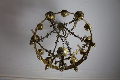 null Important church chandelier with twelve lights in brass and gilt metal.

End...