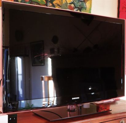 null SAMSUNG.

Flat screen TV model UE46B6000VW.

With remote control.

L_116 cm...