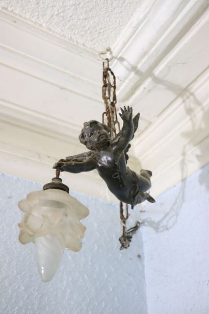 null Small bronze chandelier representing a love and glass tulip.

H_20 cm, with...
