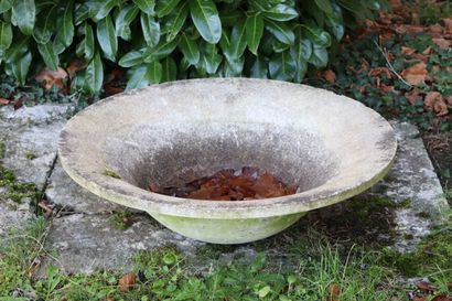 null Large vasque en ciment.

H_24 cm D_80,5 cm