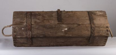 null Wooden sailor's chest from the Loire, iron hinges and rope side handles (one...