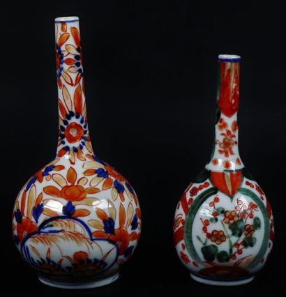 null JAPAN, Imari.

Collection of porcelain objects including two high necked vases,...