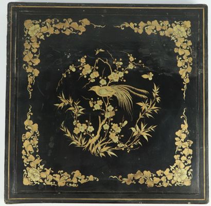 null CHINA, Canton.

Important black lacquer box with gold decoration of a bird and...