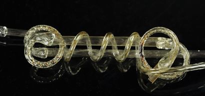 null Pipe in glass twisted and coiled with heat.

XIXth century.

L_30 cm, missing...